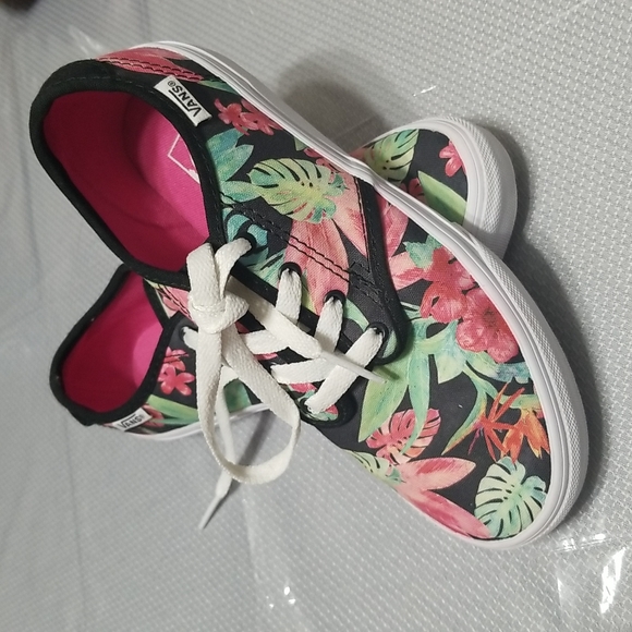 Vans - Picture 3 of 15